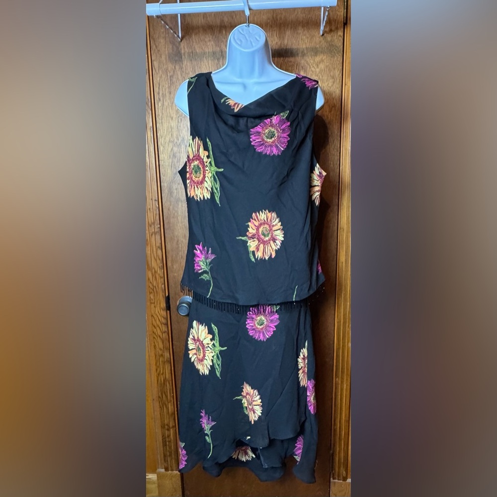 Studio C Elegant Black Floral Print Skirt &‎ Top - 18